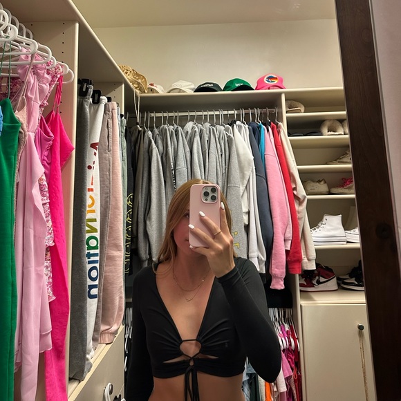 This is a black top from Windsor in a size S - Picture 1 of 3